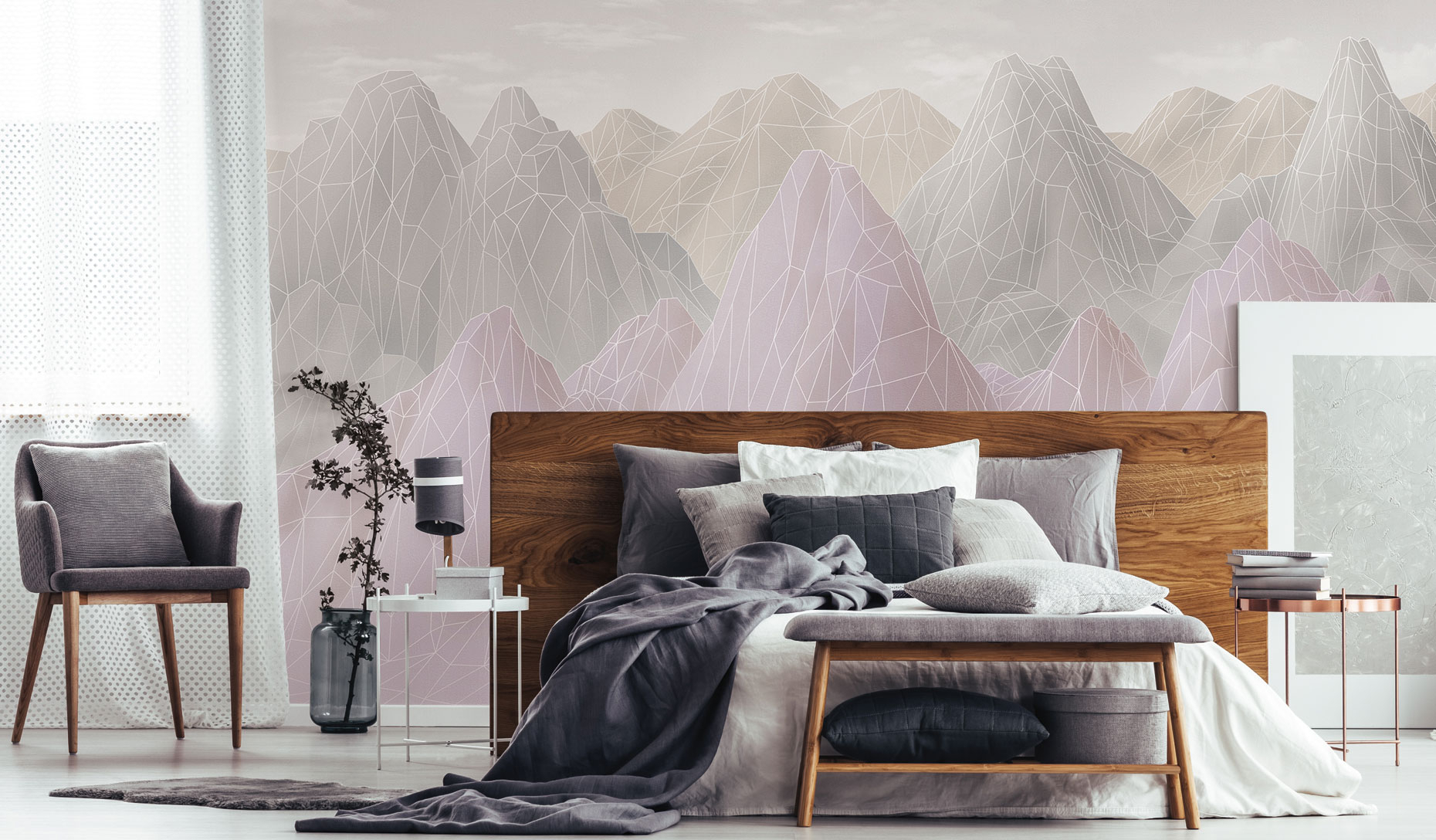 Кровать в спальне