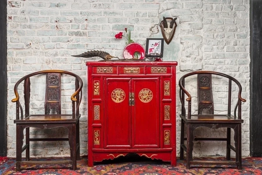 Красный комод в китайском стиле